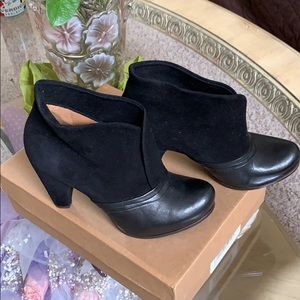 Worn once or twice Coclico women’s leather/suede ankle boots size 37